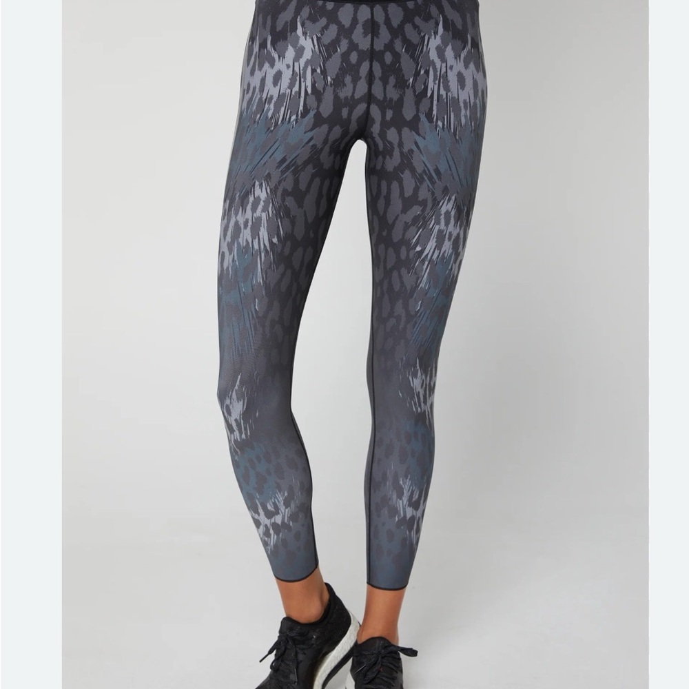 Ultracor Black and Gray Patterned Leggings